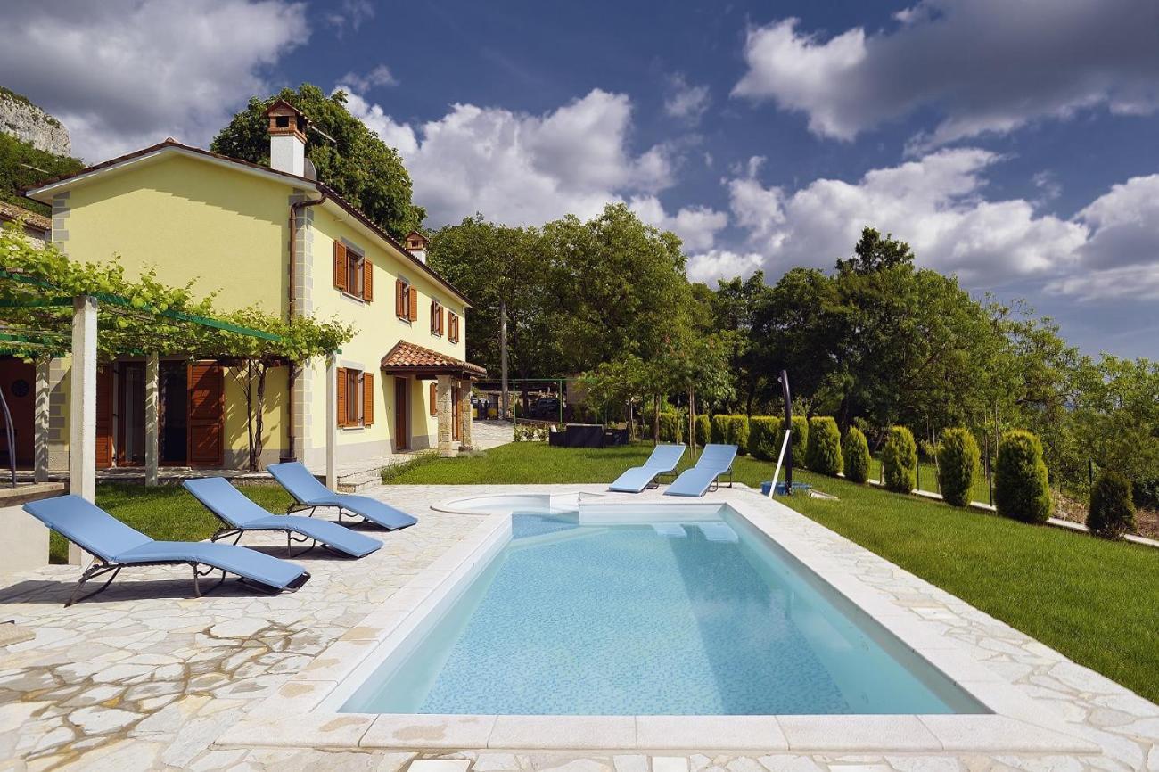Villa Bella Lupoglav  Exteriör bild