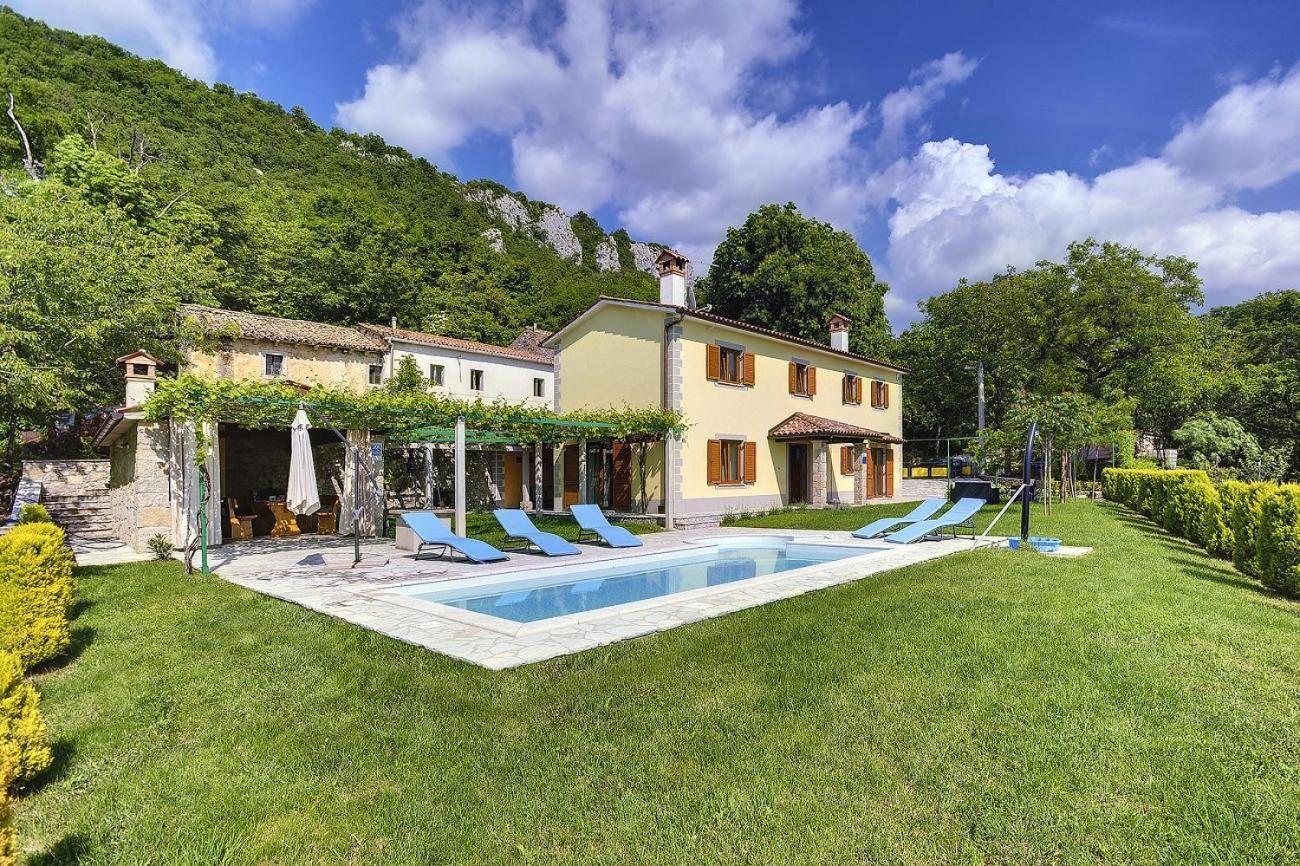 Villa Bella Lupoglav  Exteriör bild