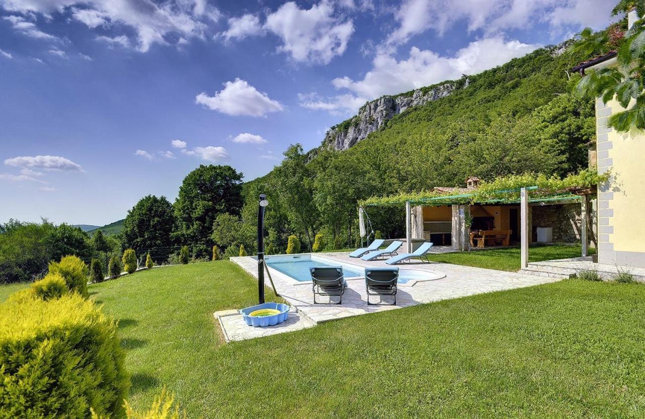 Villa Bella Lupoglav  Exteriör bild